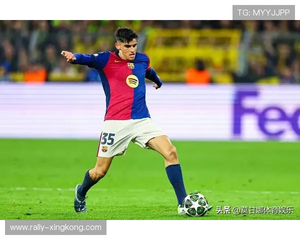 这位男足球星凭借个人魅力和出色技艺成为全球焦点其头像和名字深受球迷喜爱